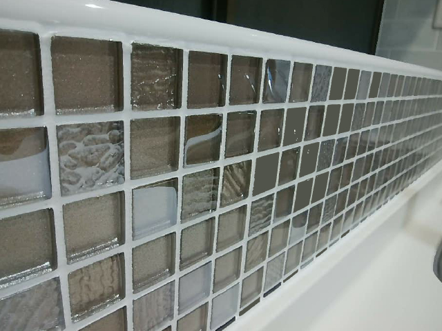 リフォーム実例 キッチンパネル それともタイル スタッフブログ 広島 廿日市 東広島のリフォームなら山根木材