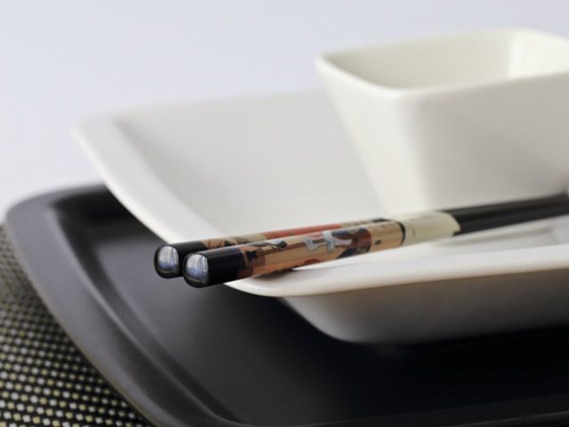 家庭の食器の適量は? 90cm幅のカップボードで検証しました。.