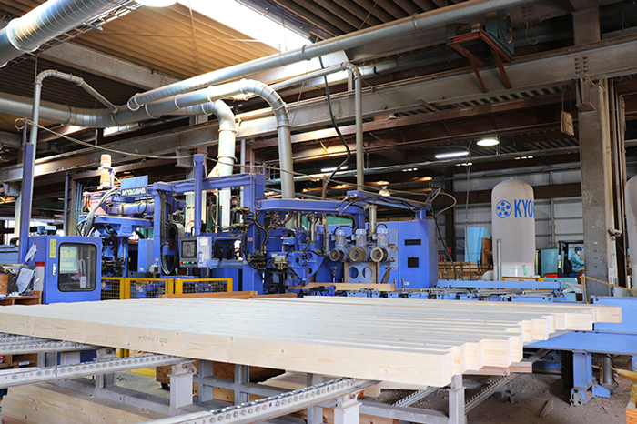 山根木材は特に加工精度が高い機械を採用